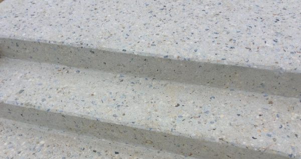 Béton bouchardé