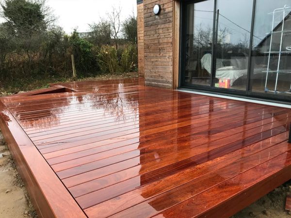 Terrasse par Ambiance Nature à Kernoues